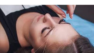 تفسير حلم تهذيب الحواجب في المنام وعلاقته بالسعادة الزوجية وزوال الهموم