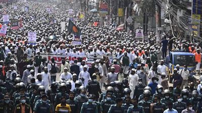 الآلاف يتظاهرون في بنجلاديش ضد إساءة ماكرون للإسلام  | صور