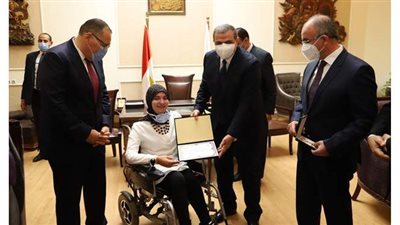 سعفان ومحافظ الشرقية يسلمان شهادات تقدير لأوائل الخريجين من ذوي القدرات الخاصة