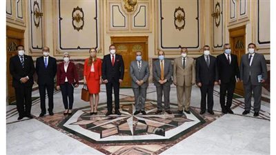 وزير الإنتاج الحربي يبحث مع سفير التشيك التعاون في التصنيع الحربي والمدني