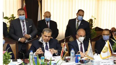 سعفان ورئيس جامعة الزقازيق يوقعان بروتوكولا للتعاون لنشر ثقافة العمل الحر