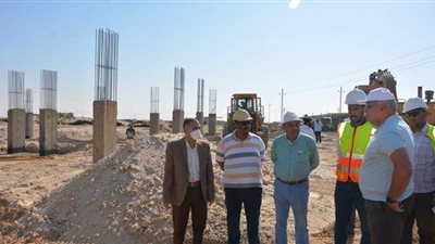 محافظ الوادي الجديد يتابع سير الأعمال بمشروع مجمع المصالح الحكومية المميكن