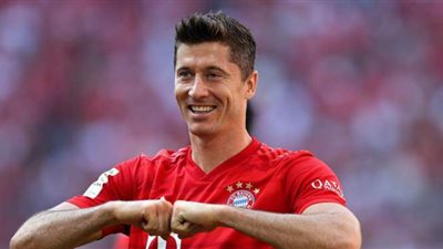 بسبب إجباره علي دفع 20 مليون يورو.. إلقاء القبض علي وكيل ليفندوفسكي