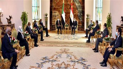 تفاصيل مباحثات السيسي ورئيس مجلس السيادة السوداني بالاتحادية | صور