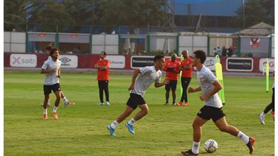 تدريبات تأهيلية لثلاثي الأهلي