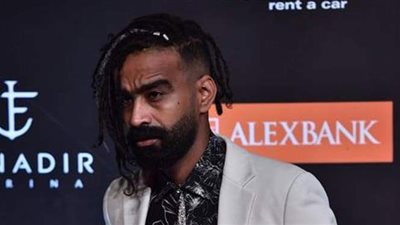 بعد شفائه من كورونا.. محمود الليثي على السجادة الحمراء في مهرجان الجونة السينمائي