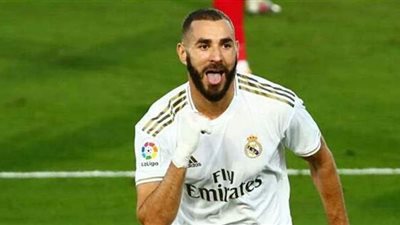 بنزيمة يقود هجوم ريال مدريد أمام مونشنجلادباخ بدوري أبطال أوروبا