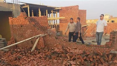 إيقاف أعمال بناء مخالف بحي الهرم | صور