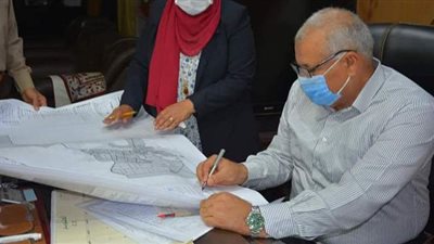 محافظ الوادي الجديد يعتمد المخطط الإستراتيجي لمدينة الخارجة