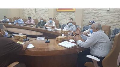 محافظ الوادي الجديد يوجه بإعداد آلية لدعم المنتفعين بمشروعات الظهير الزراعي