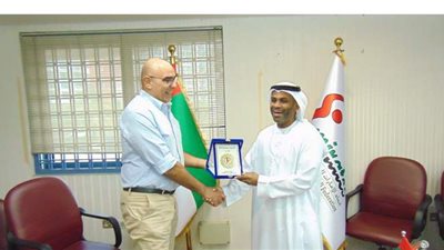 هشام نصر في زيارة للاتحاد الإماراتي لكرة اليد |  صور