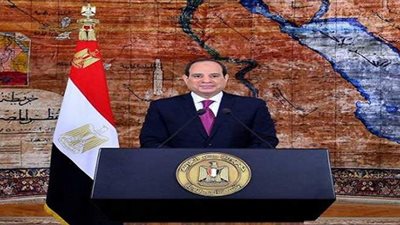 السيسي يتسلم كتابين هدية تذكارية من وزير الأوقاف|فيديو