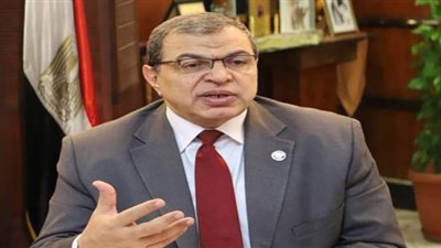 سفير مصر بالرياض يبحث قضايا العمل والعمال مع مسئول  بالمملكة