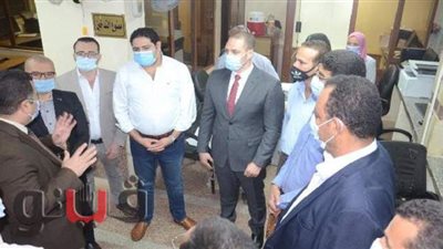 نائب محافظ بني سويف يكرم رؤساء القرى و35 موظفًا