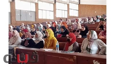 عميد تكنولوجيا الزقازيق يلتقي بطلاب علوم مالية وإدارية