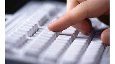 التحقيق مع سيدة متهمة بالترويج لممارسة الأعمال المنافية للآداب على مواقع التواصل الاجتماعي