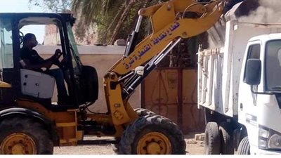 حملة لنظافة الطريق الدولي بالقنطرة شرق