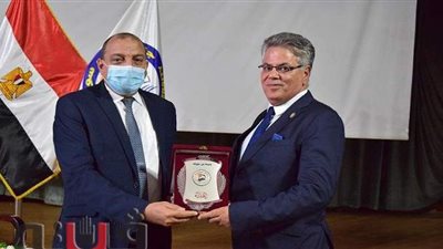 جامعة بني سويف تكرم العمداء السابقين والباحثين الحاصلين على جوائز تشجيعية