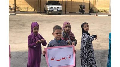 طلاب الإسماعيلية يرفعون شعار 