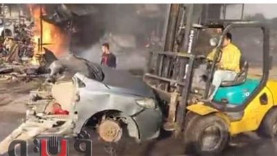 سحابة سوداء تغطى سماء الجيزة بسبب حريق مخزن غيار السيارات بصفط اللبن | فيديو