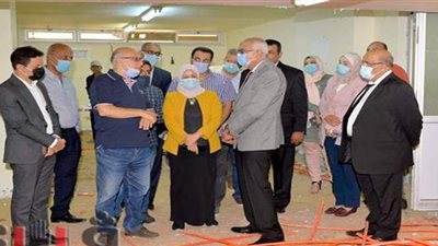 رئيس جامعة المنصورة يتفقد عمليات تطوير وتجهيز مراكز الاختبارات الإلكترونية
