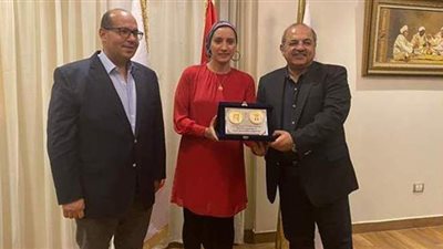 الأولمبية تكرم أية مدني لتجديد عضويتها بلجنة اللاعبين الأولمبيين | صور