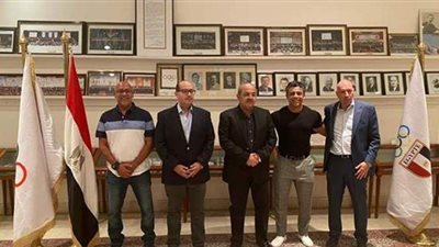 اللجنة الأولمبية تكرم محمد عصب بطل كمال الأجسام