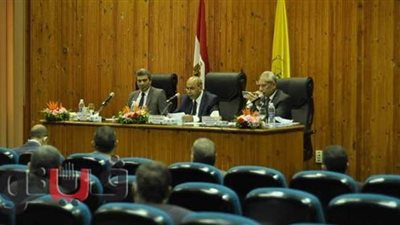 رئيس جامعة المنيا يشدد على عدم التراخي في الإجراءات الاحترازية لمواجهة كورونا