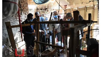 نائب محافظ قنا يتفقد ورش صناعة الفركة والفخار بمركز نقادة | صور