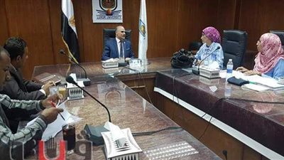 رئيس جامعة الأقصر يعقد اجتماعا مع لجنة تجهيزات الكليات