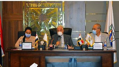 محافظ جنوب سيناء يستعرض أعمال متابعة المشروعات بالمحافظة