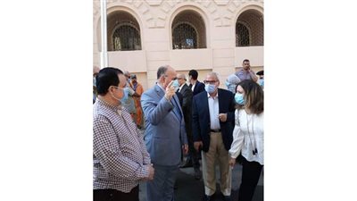 محافظ القاهرة يتفقد متحف المركبات الملكية