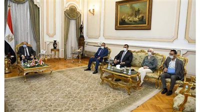 وزير الدولة للإنتاج الحربي يبحث تعزيز التعاون مع السفير البريطاني