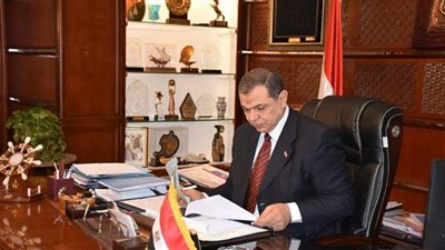 القوى العاملة: تعيين 232 شاباً والتفتيش على 321 منشأة بأسوان