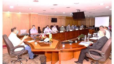 محافظ أسيوط يناقش الموقف التنفيذى للمستشفيات الجارى إنشاؤها