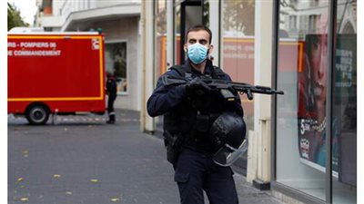 لحظة إخراج قتيل من كنيسة توتردام في هجوم نيس بفرنسا | فيديو