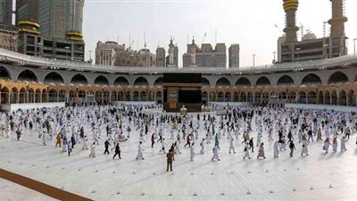 السعودية تشترط حجرا صحيا 3 أيام على القادمين لأداء العمرة