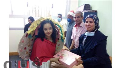 بالحلوى والزينة.. هدى المغربي تحتفل بالمولد النبوي مع طلاب المدرسة الفكرية بسفاجا | صور