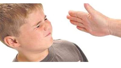 أستاذ علم اجتماع: لسع طفلك بالملعقة يجعله يثأر من المجتمع عند الكبر