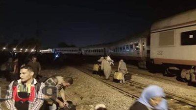 خروج قطار إسكندرية بورسعيد  عن القضبان بمدينة طنطا | صور