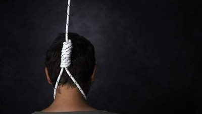 النيابة تستمع لأهل شاب عثر على جثته معلقة  بالمروحة في الحوامدية