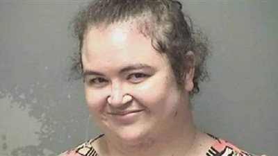 كيدهن عظيم.. أمريكية تنتحل صفة قاضية لتزوِّر ملفها الجنائي في تجارة المخدرات