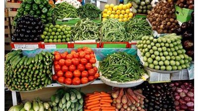 أسعار الخضروات والفاكهة اليوم الجمعة .. والطماطم بـ6 جنيهات | فيديو