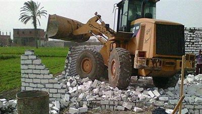 إزالة 3 حالات تعد على الأراضي الزراعية بنجوع ارمنت في الاقصر | صور