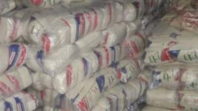 ضبط 16 طن سكر تمويني ناقص الوزن داخل مصنع بالقاهرة