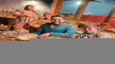 حسين الجسمي برفقة فلاحات  من مصر.. وجمهوره