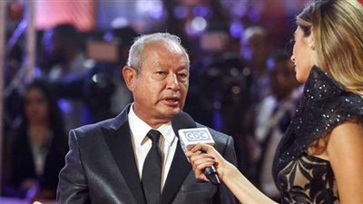 نجيب ساويرس يكرم خالد الصاوي بجائزة الإنجاز الإبداعي.. والفنان يبكي