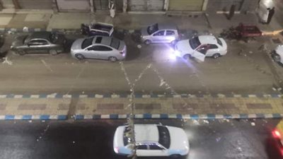 أمطار متوسطة على مطروح.. والدفع بسيارات لرفع تراكمات المياه | صور