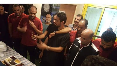 المقاولون يودع طاهر محمد طاهر باحتفالية قبل الانضمام للأهلي | صور