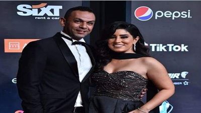 إطلالات استثنائية للنجوم ونصفهم الحلو على السجادة الحمراء لختام مهرجان الجونة